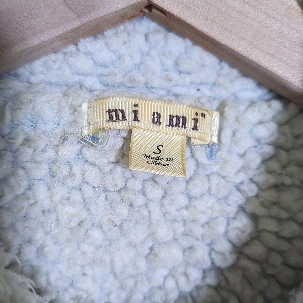 francesca's miami light wash denim sherpa jacket - Picture 6 of 6